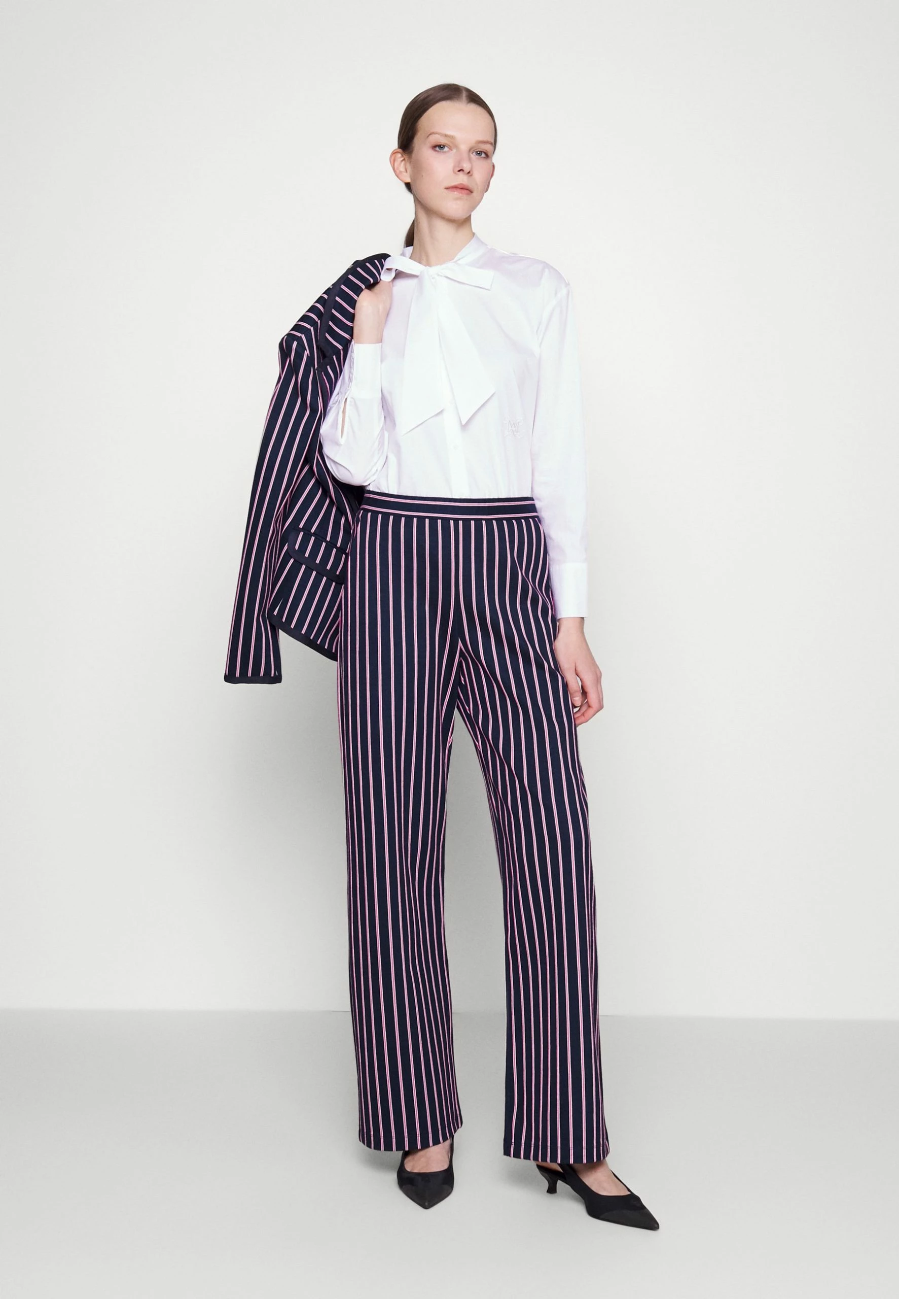 MAX & Co. MAX&Co.LINCE - Tygbyxor - Navy Blue 2 MAX & Co. MAX&Co.LINCE - Tygbyxor - Navy Blue - Bild 2