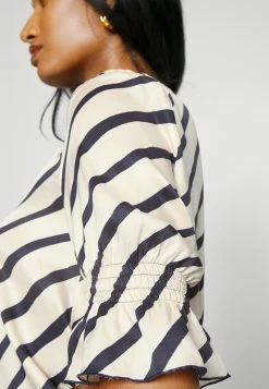 MAX & Co. MAX&Co.CANTO - T-shirt Med Print - Ivory/blue -MAX & Co. Kläder Försäljning d90ae8100b804485ad30ec8ddbc3508b